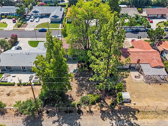 3rd image of 23709 Community St