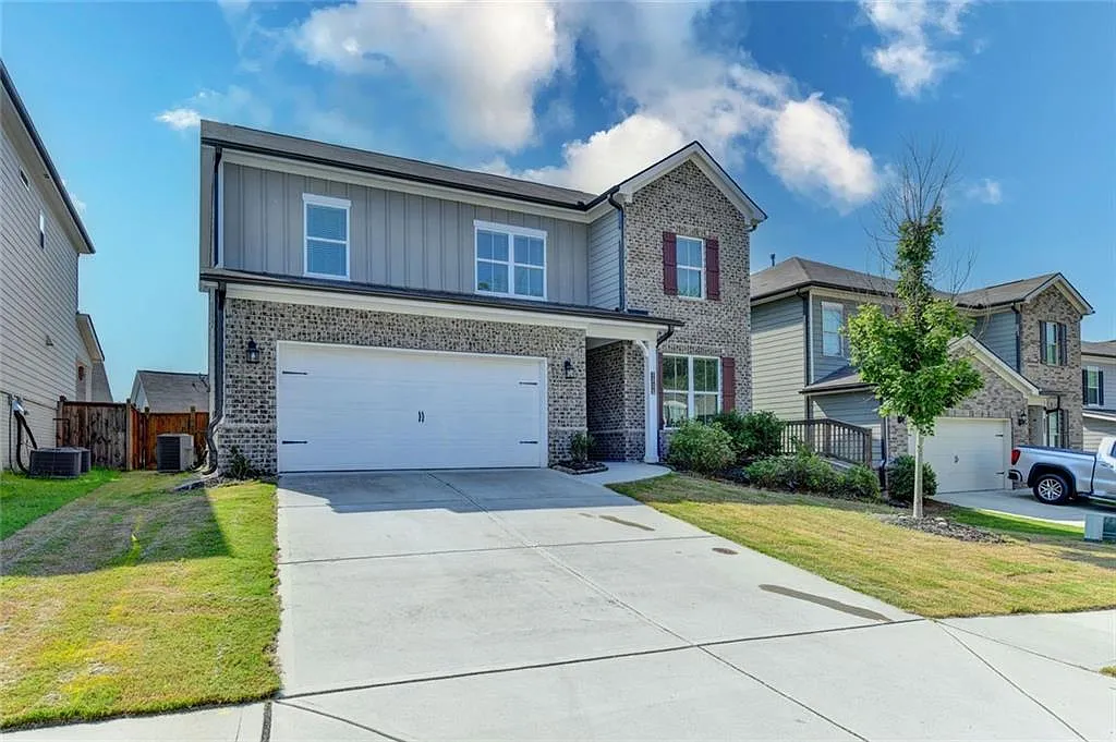 5 bed, 4.0 bath, 2754 sqft, $2,800 — Photo 2