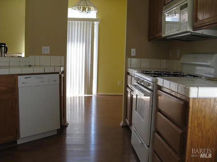 3 bed, 1264 sqft, $2,900 — Photo 2