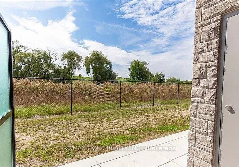 50 Herrick Ave — Photo 9