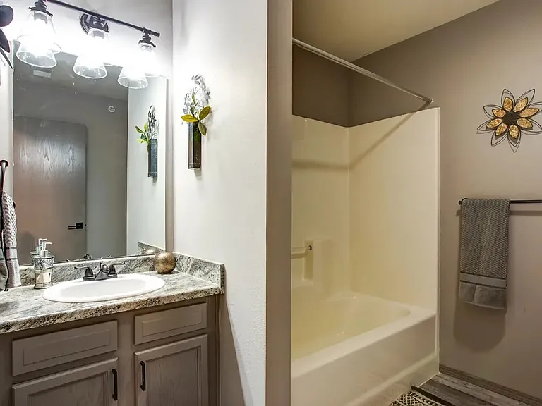 Southernwood Apartments — Photo 41