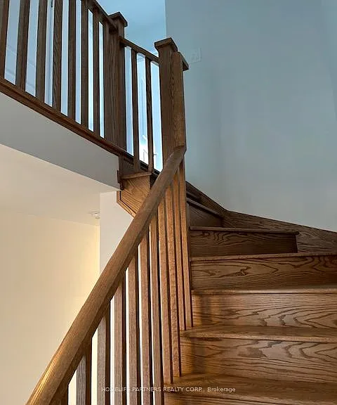 24 Fairlane Ave — Photo 9
