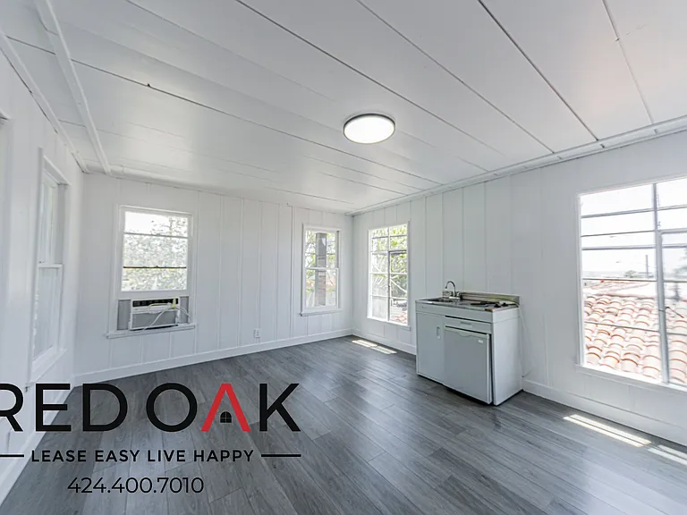 1111 N Doheny Dr #A — Photo 3