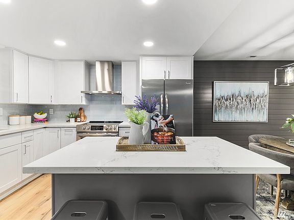 5th image of 3518 109th Pl NE APT 103