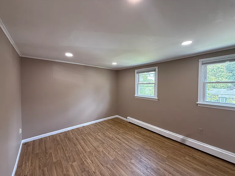 25 Van Wagoner Ave — Photo 12