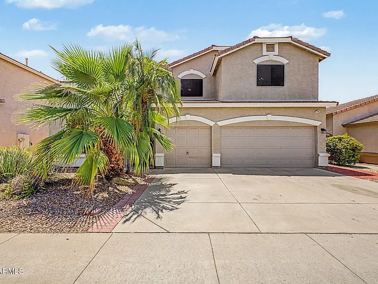 1015 E Irma Ln — Photo 1