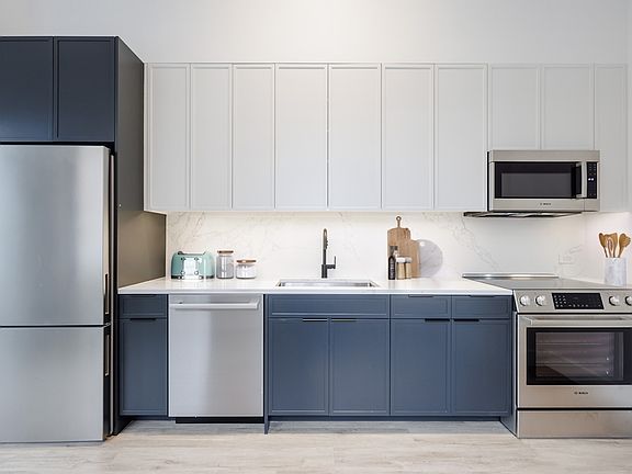 3rd image of 67 Wall St APT 25F