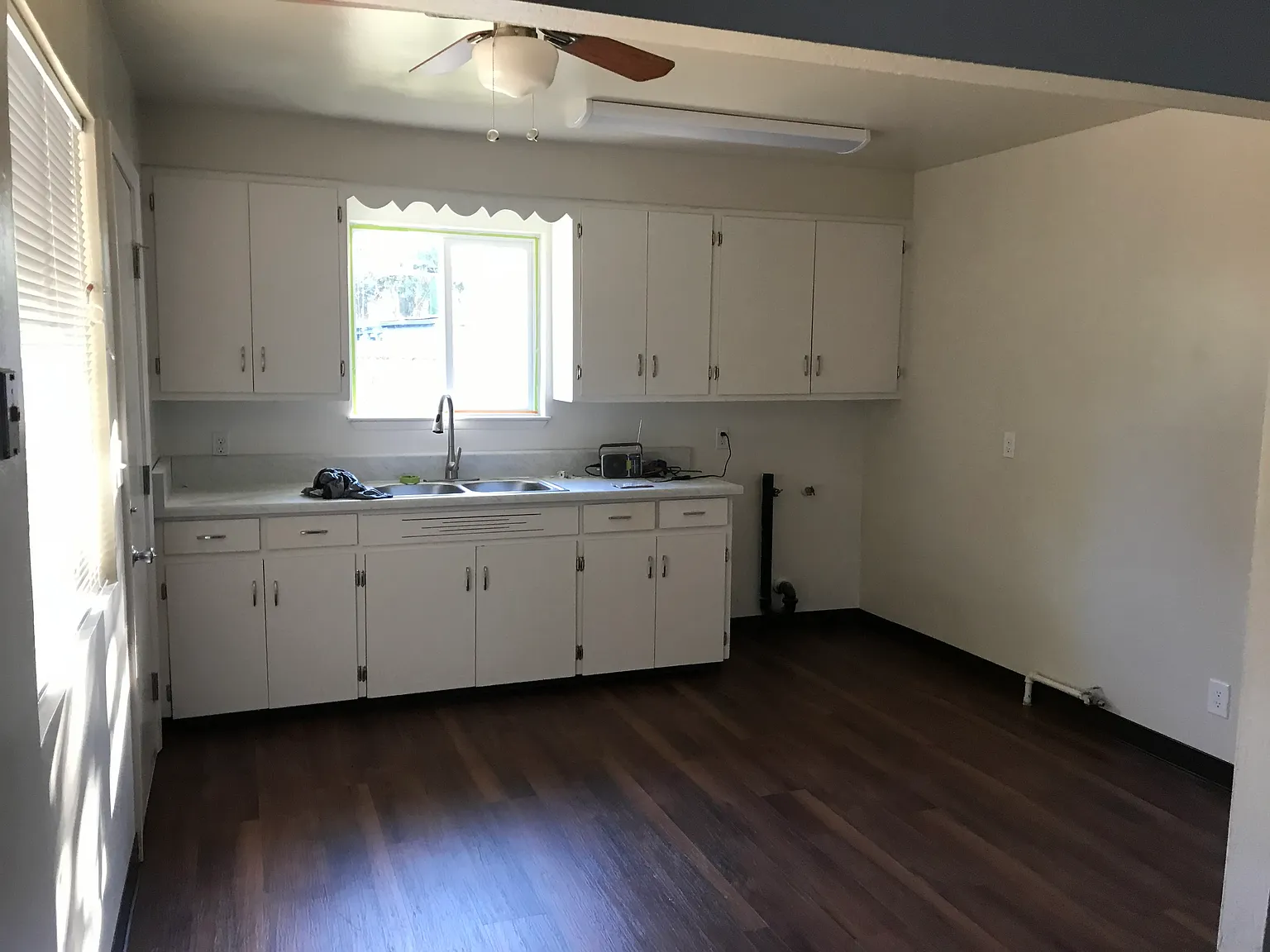 2 bed, 895 sqft, $1,600 — Photo 2