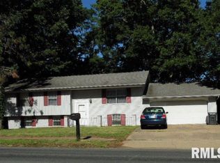 1403 Parkway Dr, Pekin, IL