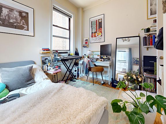2nd image of 245 W 51st St APT 602
