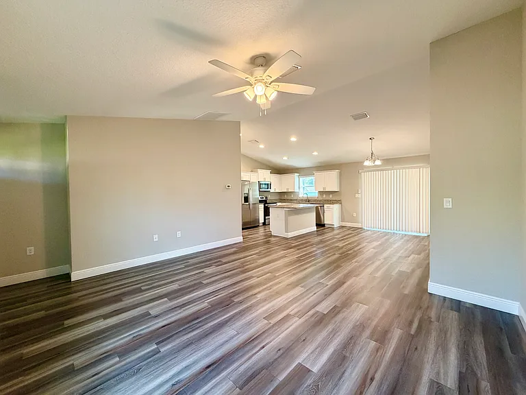 210 Oak Ln — Photo 7