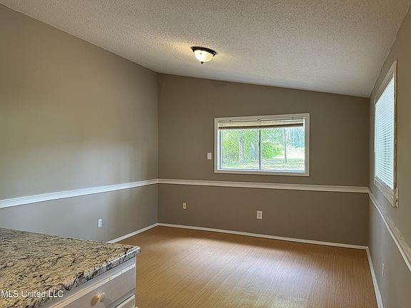 5th image of 1640 Colonial Hills Dr