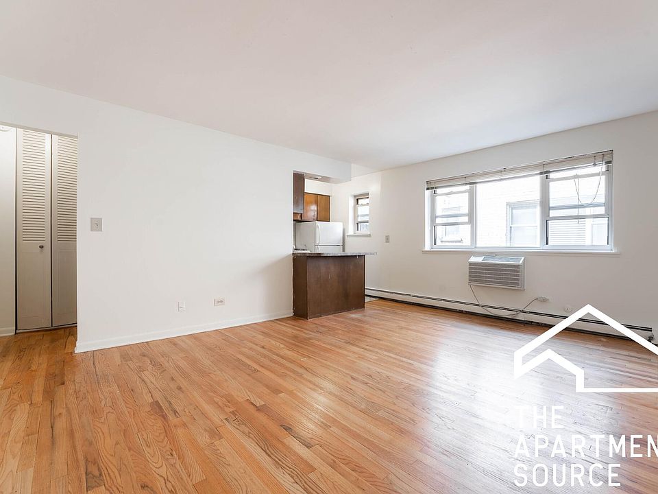 1st image of 523 W Briar Pl #405
