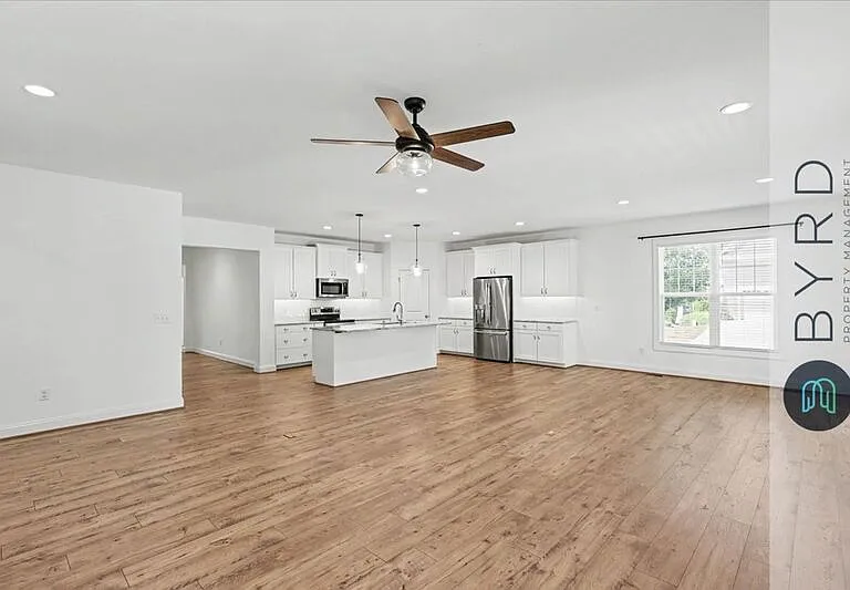 9001 Sharpe Ct — Photo 16