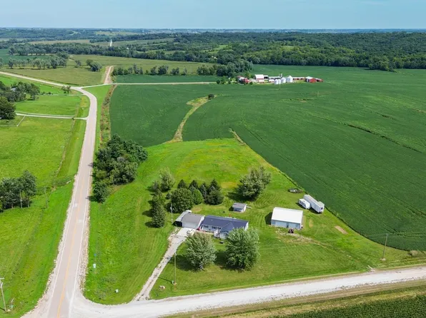 23015 Wyoming St, Lacona, IA 50139
