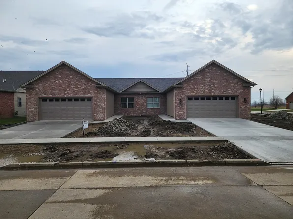 1922 Dunraven Rd, Bloomington, IL 61704