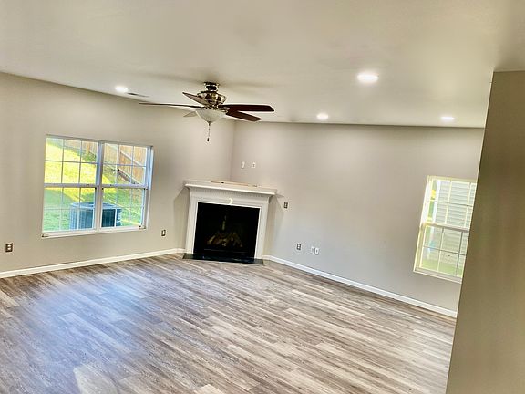 3rd image of 5008 Miller Dr
