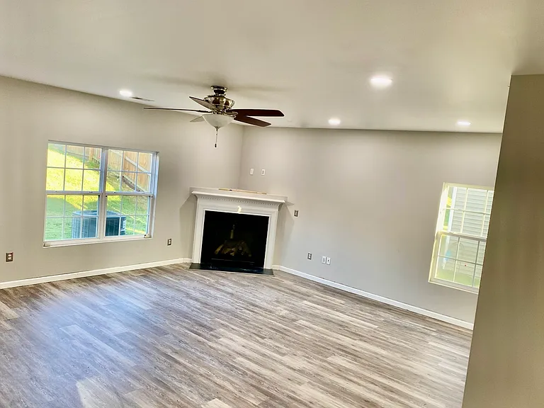 5008 Miller Dr — Photo 3