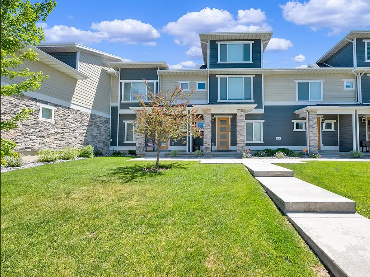3 Bed | 2.5 Bath Townhome For Rent South Jordan — Photo 1