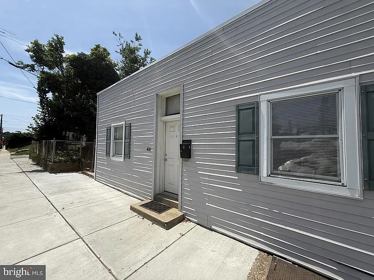 402 N Springfield Rd — Photo 2
