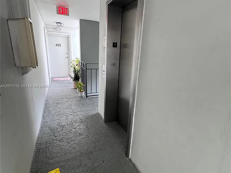 444 SW 4th St #402 — Photo 23