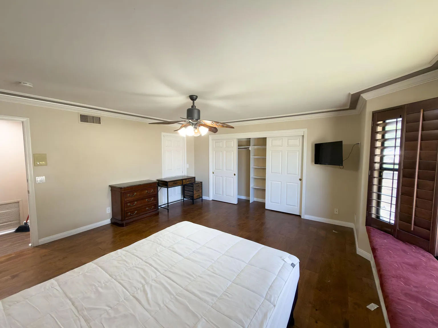 4 bed, 3.0 bath, 2500 sqft, $1,403 — Photo 2