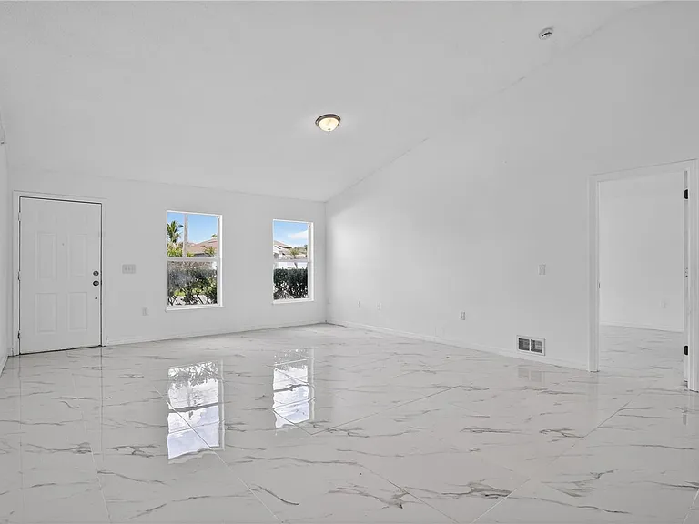 1118 Perpignan Ct — Photo 9
