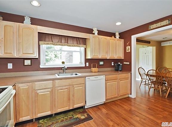 5th image of 145 Glenmere Way