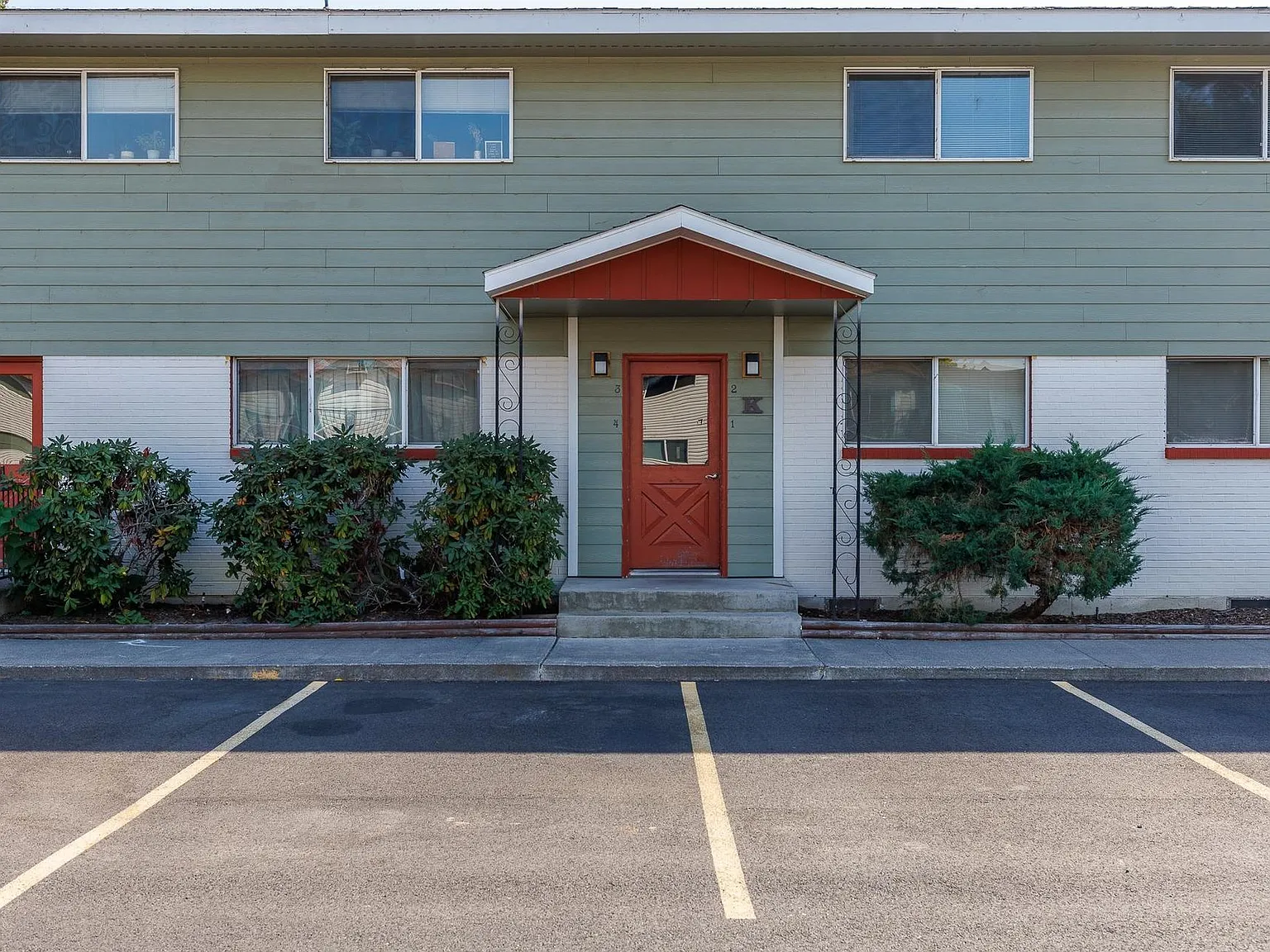 Kathy-Ann Apartments — Photo 2