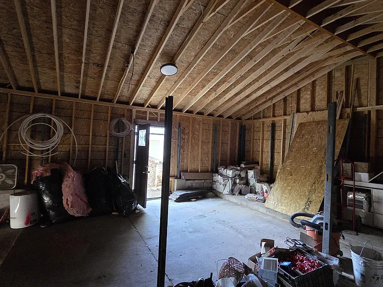 704 W Avenue B — Photo 34