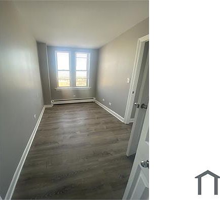 5th image of 7147 S Jeffery Blvd #604