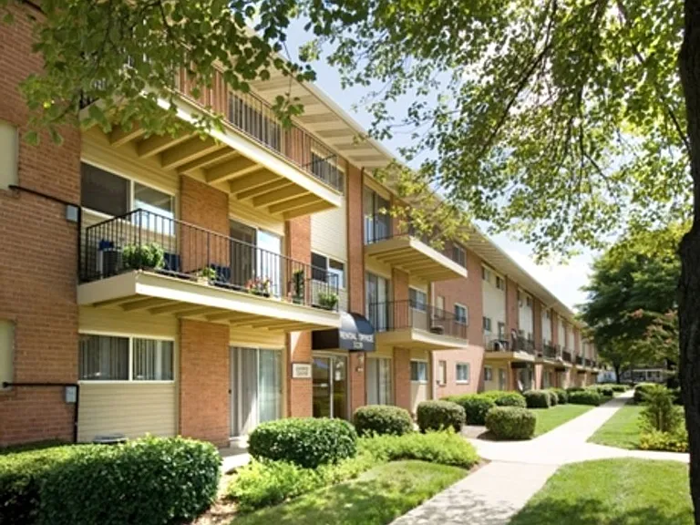 Madison Gardens Apartments — Photo 11