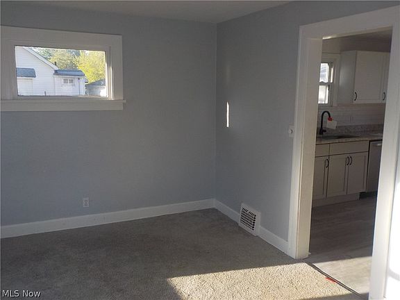 4th image of 3912 Oak Park Ave