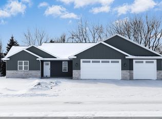 W7043 Otis Dr, Greenville, WI 54942