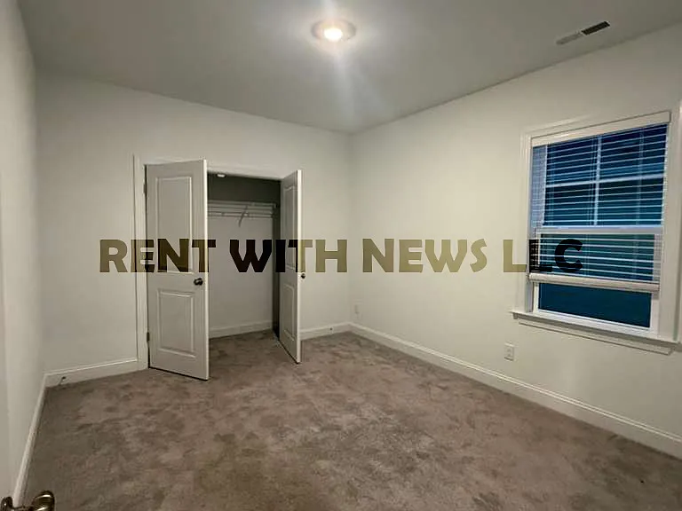 704 Longleaf Grove Ln — Photo 12