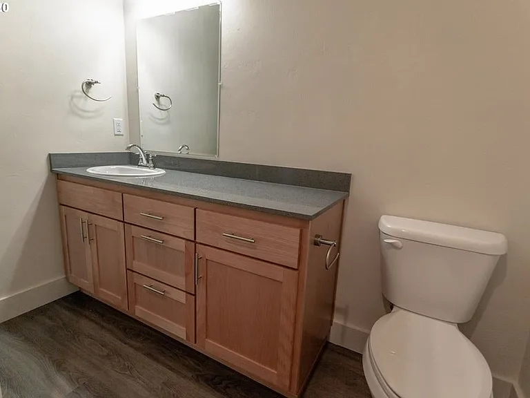 2614 Ross Ln — Photo 3