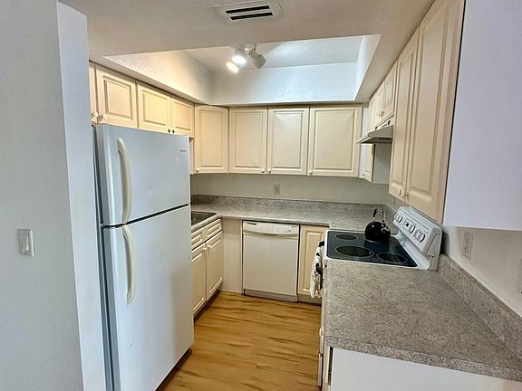 5th image of 22302 Vick St APT 209
