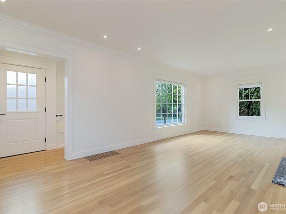 3rd image of 1051 Boyer Avenue