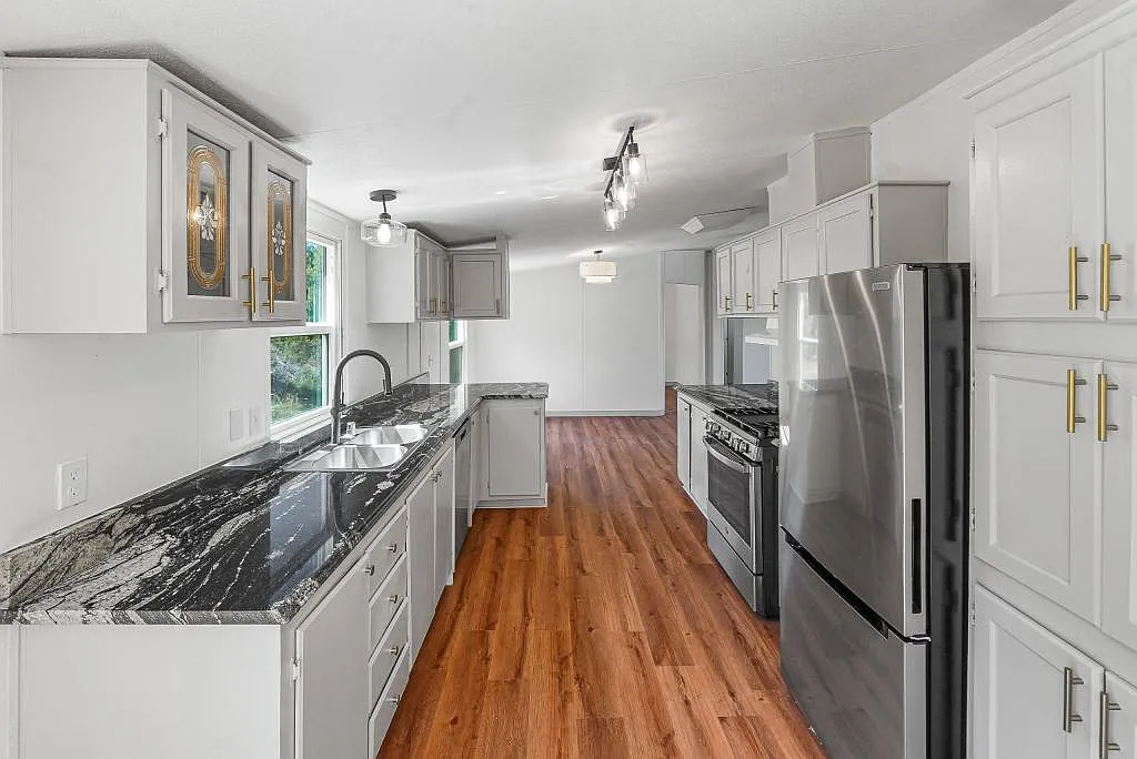 254 Deer Park — Photo 3