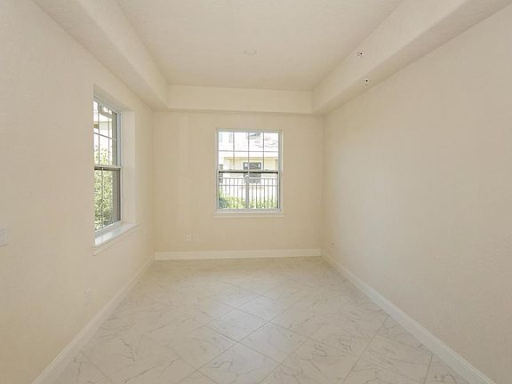 5th image of 171 Laterra Links Cir Unit 102