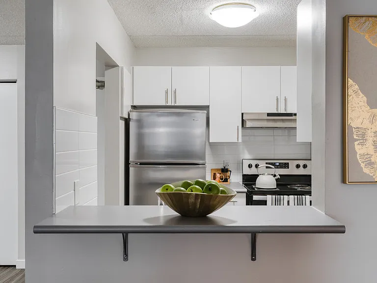 525 Saint Mary Ave — Photo 3