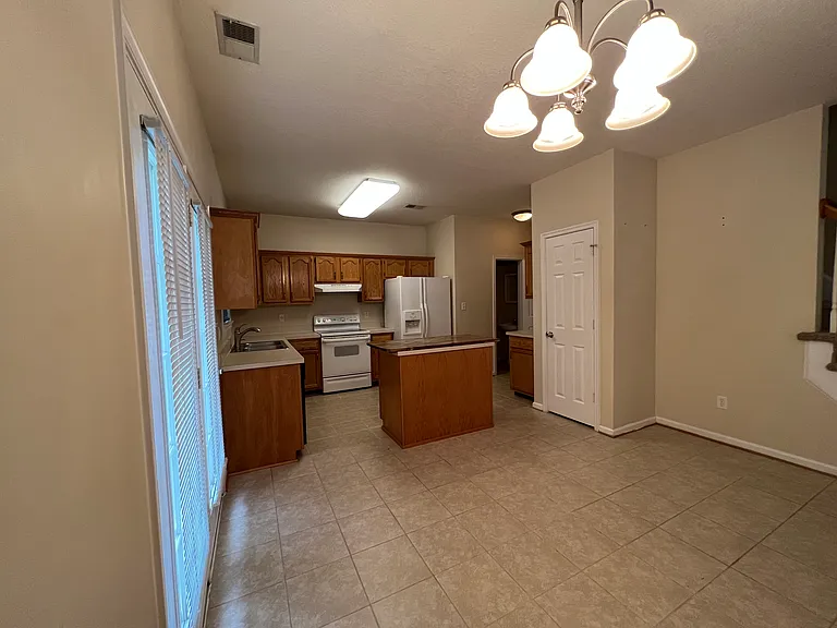 433 Garcia Dr — Photo 4