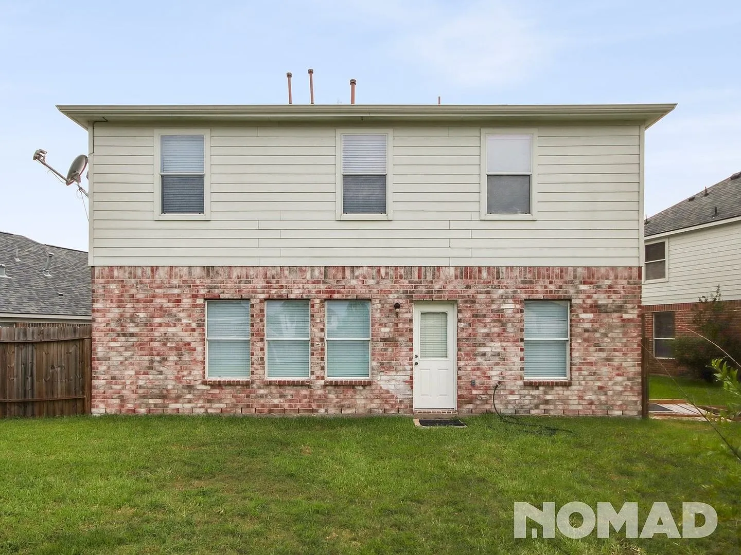5 Bedroom Single Family Home in Humble — Photo 2