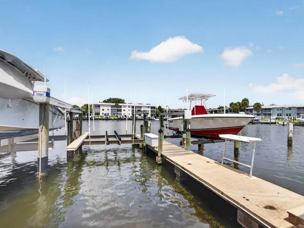 313 Lake Cir APT 311, North Palm Beach, FL 33408