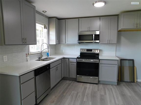 3rd image of 14213 E 39th Ter S