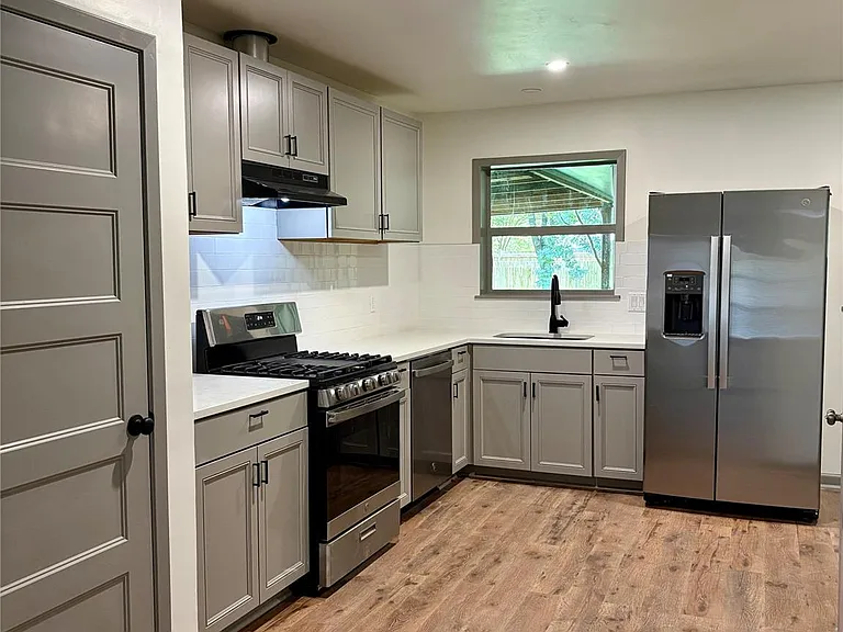 208 Pensacola Ave — Photo 2