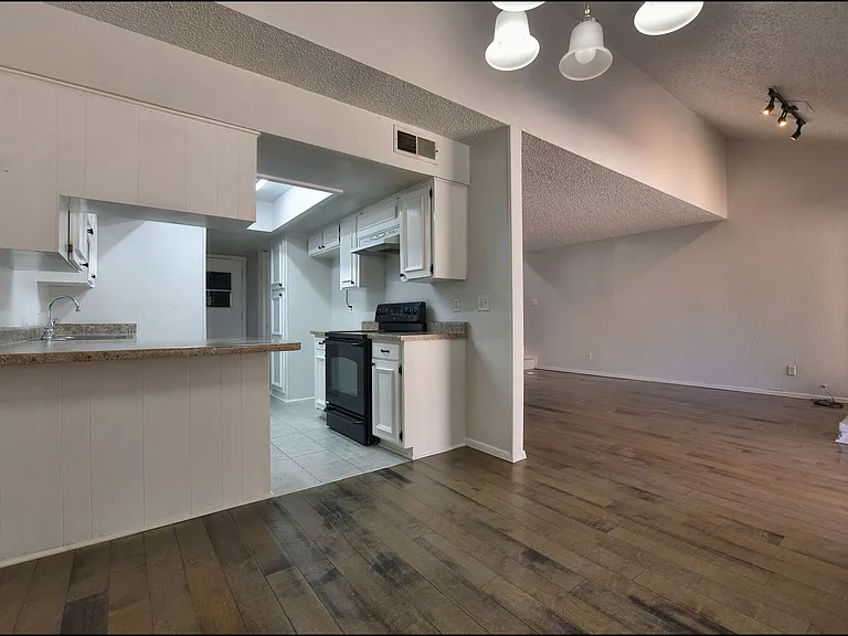7113 Orizaba Ave — Photo 13