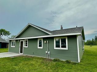 101 Pine Ct, Warroad, MN 56763