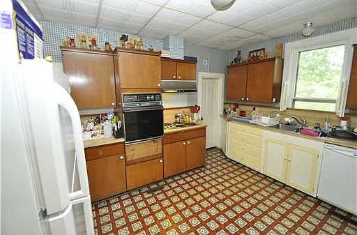3rd image of 312 N Mount Olive St