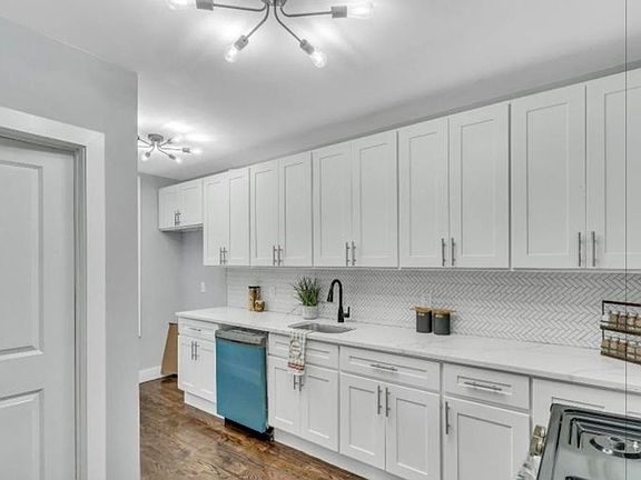 4th image of 119 Littleton Ave APT 1
